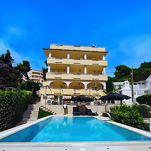 Penava, Private Beach, Pool And 7min To Trogir